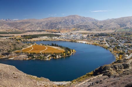 agricultural;agriculture;autuminal;autumn;autumn-colour;autumn-colours;autumnal;Carrick-Range;Central-Otago;central-otago-vineyard;central-otago-vineyards;central-otago-wineries;central-otago-winery;color;colors;colour;colours;Cornish-Point;Cornish-Point-Vineyard;country;countryside;Cromwell;crop;crops;cultivation;deciduous;fall;farm;farming;farmland;farms;Felton-Road-Wines;field;fields;grape;grapes;grapevine;horticulture;Kawarau-Arm-Lake-Dunstan;lake;Lake-Dunstan;lakes;meeting-of-the-waters;Mount-Difficulty;Mt-Difficulty;Mt.-Difficulty;N.Z.;New-Zealand;NZ;Otago;row;rows;rural;S.I.;season;seasonal;seasons;SI;South-Is.;South-Island;tree;trees;vine;vines;Vineyard;vineyards;vintage;wineage;wineries;winery;wines
