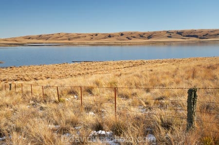 back-country;backcountry;Central-Otago;Central-Otago-peneplain;country;countryside;dam;dams;farm;farming;farmland;farms;fence;fence-line;fence-lines;fence_line;fence_lines;fenceline;fencelines;fences;Great-Moss-Swamp;high-altitude;high-country;highcountry;highland;highlands;lake;lakes;Lammermoor-Range;Lammermoor-Ranges;Logan-Burn-Dam;Logan-Burn-Reservoir;Loganburn-Dam;Loganburn-Reservoir;Maniototo;N.Z.;New-Zealand;NZ;Old-Dunstan-Road;Old-Dunstan-Track;Old-Dunstan-Trail;Otago;Otago-peneplain;remote;remoteness;rural;S.I.;SI;South-Is.;South-Island;tussock;tussocklands;tussocks;uplands