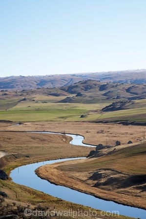 agricultural;agriculture;calm;Central-Otago;Central-Otago-peneplain;country;countryside;curve;curves;farm;farming;farmland;farms;field;fields;Maniototo;meadow;meadows;N.Z.;New-Zealand;NZ;Otago-peneplain;paddock;paddocks;pasture;pastures;river;rivers;rural;S.I.;SI;South-Is.;South-Island;still;Taieri-River;Taieri-Scroll-Plain;uiplands;upland;windless