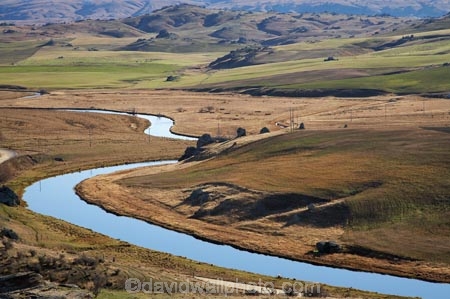 agricultural;agriculture;calm;Central-Otago;Central-Otago-peneplain;country;countryside;curve;curves;farm;farming;farmland;farms;field;fields;Maniototo;meadow;meadows;N.Z.;New-Zealand;NZ;Otago-peneplain;paddock;paddocks;pasture;pastures;river;rivers;rural;S.I.;SI;South-Is.;South-Island;still;Taieri-River;Taieri-Scroll-Plain;uiplands;upland;windless