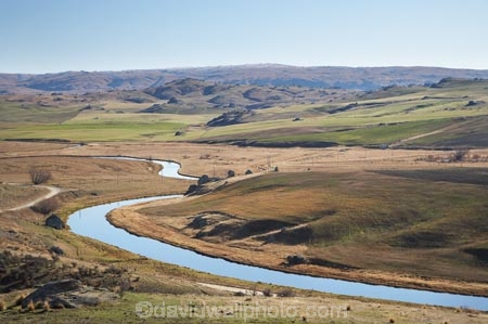 agricultural;agriculture;calm;Central-Otago;Central-Otago-peneplain;country;countryside;curve;curves;farm;farming;farmland;farms;field;fields;Maniototo;meadow;meadows;N.Z.;New-Zealand;NZ;Otago-peneplain;paddock;paddocks;pasture;pastures;river;rivers;rural;S.I.;SI;South-Is.;South-Island;still;Taieri-River;Taieri-Scroll-Plain;uiplands;upland;windless