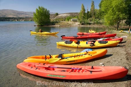 adventure;adventure-tourism;Bannockburn-Inlet;boat;boats;canoe;canoeing;canoes;Central-Otago;color;colorful;colour;colourful;kayak;kayaker;kayakers;kayaking;Kayaks;lake;Lake-Dunstan;lakes;leisure;N.Z.;New-Zealand;NZ;Otago;red;S.I.;SI;South-Island;yellow