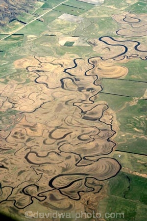 aerial;aerial-image;aerial-images;aerial-photo;aerial-photograph;aerial-photographs;aerial-photography;aerial-photos;aerial-view;aerial-views;aerials;agricultural;agriculture;back_water;backwater;bend;bends;Central-Otago;country;countryside;curve;curves;farm;farming;farmland;farmlands;farms;field;fields;flood-plain;flood-plains;floodplain;floodplains;geology;green;horse_shoe-bend;horseshoe-bend;Maniototo;marsh;marshes;meadow;meadows;meander;meandering;meandering-river;meandering-rivers;N.Z.;natural;New-Zealand;nz;ocean;Otago;oxbow;oxbow-bend;oxbow-curve;oxbow-lake;oxbow-river;paddock;paddocks;Paerau;pasture;pastures;river;rivers;rural;S.I.;scroll-plain;Serpentine;SI;South-Is;South-Island;Sth-Is;swamp;swamps;swirl;swirling;swirly;Taieri-River;Taieri-River-Scroll-Plain;Taieri-Scroll-Plain;Upper-Taieri-River;water;waterway;waterways;wetland;wetlands;winding;windy
