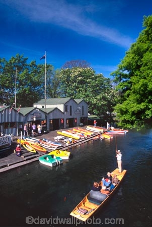 boat;boats;christchurch;gondola;gondolier;historical;n.z;n.z.;new-zealand;nz;poler;punting-avon-historic-antigua-boat-sheds;rivers;stream;streams;tourism;tourist