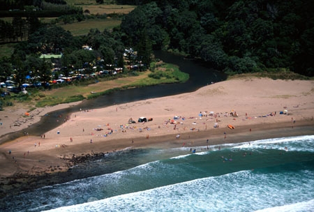 beach;beaches;coast;coastal;coastline;heat;hole;holiday;holiday_makers;hot-water;leisure;ocean;pacific;pleasure;relax;relaxation;sand;sea;shore;shoreline;spa;sunbath;sunbathe;thermal;tourism;tourists;wave;waves