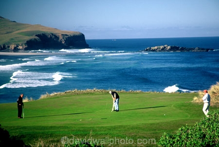 put;putting;green;hole;flag;waves;ocean;pacific;game;relax;sport
