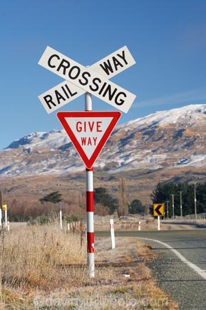 cross;crosses;give-way-sign;level-crossing;level-crossings;Middlemarch;N.Z.;New-Zealand;NZ;Otago;rail;rail-crossing;rail-crossings;railroad;railroads;railway;railway-crossing;railway-crossings;railways;range;ranges;Rock-amp;-Pillar-Range;S.I.;SI;sign;signage;signs;snow-capped;snow_capped;snowcapped;snowy;South-Is.;South-Island;Strath-Taieri;Sutton;tracks;train;trains;transport;transportation;twilight;warning;warning-sign;warning-signs;x