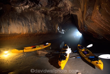sea;kayak;kayaks;canoe;canoes;cave;caves;dark;ocean;kayakers;stalagtite;stalagmite;beach;sand;beaches;exotic;awesome;scenic;paddle;paddles;adventure;adventurous;tourism;tourists;tourist;exciting;exploring;explore;explorers;cavers;caving