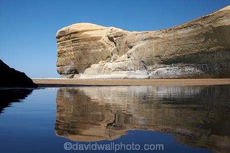 bluff;bluffs;calm;cliff;cliffs;coast;coastal;coastal-erosion;coastline;coastlines;coasts;Dunedin;N.Z.;New-Zealand;NZ;ocean;oceans;Otago;Pacific-Ocean;placid;quiet;reflection;reflections;S.I.;sandstone;sea;sea-cliff;sea-cliffs;seas;serene;shore;shoreline;shorelines;shores;SI;smooth;South-Is;South-Is.;South-Island;still;tranquil;Tunnel-Beach;water