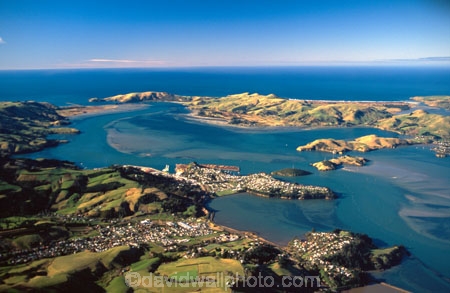 harbor;harbors;harbours;view;scenary;city;port-of-dunedin;port-of-otago;dunedin-harbour;sea;the-Heads;Taioroa-Heads;entrance;channel;aerials;Port-Chalmers;settlement;Pacific-Ocean;horizon