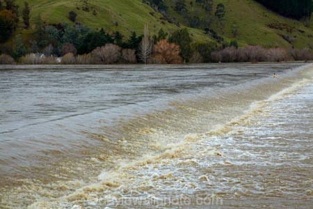 bad-weather;deluge;dike;dikes;Dunedin;dyke;dykes;extreme-weather;flood;flood-bank;flood-banks;flood-water;flood-waters;flood_bank;flood_banks;floodbank;floodbanks;flooded-Taieri-River;flooding;floods;floodwater;floodwaters;Henley;high-water;inundate;levee;levees;N.Z.;New-Zealand;NZ;on-flood;Otago;river;rivers;S.I.;SI;South-Is;South-Is.;South-Island;Sth-Is;stop-bank;stop-banks;stop_bank;stop_banks;stopbank;stopbanks;swollen-river;Taieri;Taieri-Plain;Taieri-Plains;Taieri-River;Taieri-River-in-flood;water;weather;wet