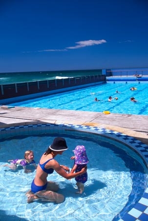 Dunedin;St-Clair;hot-salt-water;pool;water;salt-water;beaches;beach;Summer;swim;swimming;sun;sunny;warm;waves;sea;surf;sand;kids;kid;child;children;play;playing;Pacific;ocean