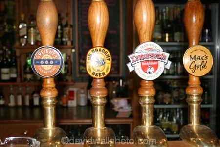 beer;tap;bar;alcohol;drinking;wine;spirits;handle;wood;brass