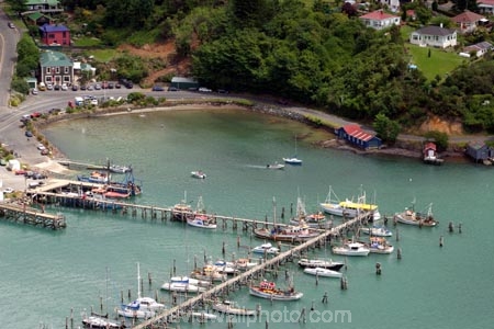 careys-bay-historic-hotel;boat;boats;boat-dock;fishing-boat;fishing-boats;fishing;harbour;yacht;yachts