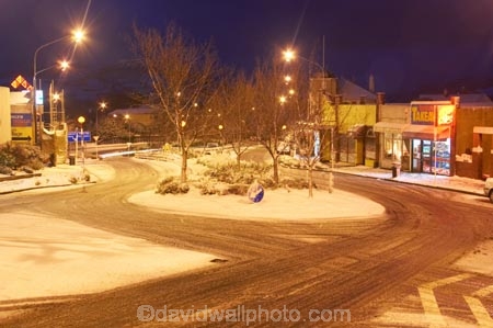 city;cold;dangerous;driving;Dunedin;dusk;evening;freeze;freezing;high-street;hill;ice;icy;intersection;intersections;light;lights;New-Zealand;night-time;night_time;road;roads;roslyn;season;seasonal;seasons;shops;Snow;snowing;snowy;South-Island;st;steep;straight;streest;street;stuart;Stuart-Street;suburbia;transport;transportation;travel;traveling;travelling;trip;twilight;urban;white;winter;winter-driving