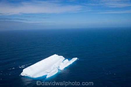 aerial;aerial-photo;aerial-photography;aerial-photos;aerial-view;aerial-views;aerials;berg;bergs;blue;climate-change;cold;cold-icy;Dunedin;global-warming;growler;growlers;hazard;hazards;ice;iceberg;icebergs;icy;N.Z.;New-Zealand;NZ;oceaans;ocean;Otago;Pacific-Ocean;S.I.;sea;seas;shipping-hazard;shipping-hazards;SI;South-Island;water;white