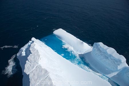 aerial;aerial-photo;aerial-photography;aerial-photos;aerial-view;aerial-views;aerials;berg;bergs;blue;climate-change;cold;cold-icy;Dunedin;global-warming;growler;growlers;hazard;hazards;ice;iceberg;icebergs;icy;N.Z.;New-Zealand;NZ;oceaans;ocean;Otago;Pacific-Ocean;S.I.;sea;seas;shipping-hazard;shipping-hazards;SI;South-Island;water;white