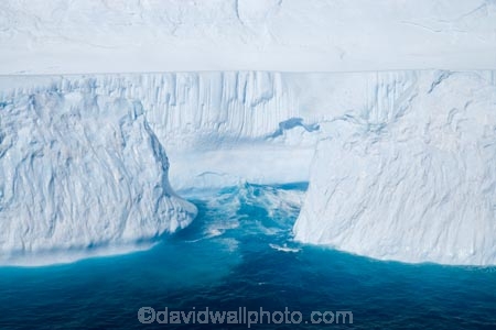 aerial;aerial-photo;aerial-photography;aerial-photos;aerial-view;aerial-views;aerials;berg;bergs;blue;climate-change;cold;cold-icy;Dunedin;global-warming;growler;growlers;hazard;hazards;ice;iceberg;icebergs;icy;N.Z.;New-Zealand;NZ;oceaans;ocean;Otago;Pacific-Ocean;S.I.;sea;seas;shipping-hazard;shipping-hazards;SI;South-Island;water;white