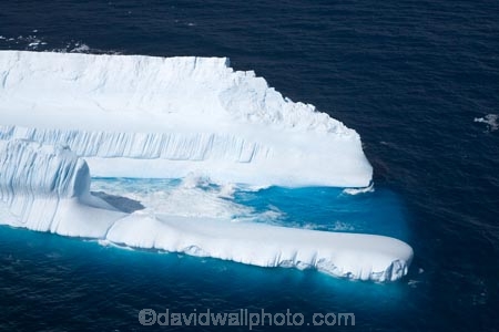 aerial;aerial-photo;aerial-photography;aerial-photos;aerial-view;aerial-views;aerials;berg;bergs;blue;climate-change;cold;cold-icy;Dunedin;global-warming;growler;growlers;hazard;hazards;ice;iceberg;icebergs;icy;N.Z.;New-Zealand;NZ;oceaans;ocean;Otago;Pacific-Ocean;S.I.;sea;seas;shipping-hazard;shipping-hazards;SI;South-Island;water;white
