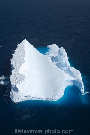 aerial;aerial-photo;aerial-photography;aerial-photos;aerial-view;aerial-views;aerials;berg;bergs;blue;climate-change;cold;cold-icy;Dunedin;global-warming;growler;growlers;hazard;hazards;ice;iceberg;icebergs;icy;N.Z.;New-Zealand;NZ;oceaans;ocean;Otago;Pacific-Ocean;S.I.;sea;seas;shipping-hazard;shipping-hazards;SI;South-Island;water;white