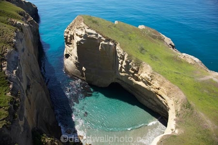aerial;aerial-photo;aerial-photograph;aerial-photographs;aerial-photography;aerial-photos;aerial-view;aerial-views;aerials;beach;beaches;bluff;bluffs;cliff;cliffs;coast;coastal;coastal-erosion;coastline;coastlines;coasts;Dunedin;N.Z.;New-Zealand;NZ;ocean;oceans;Otago;Pacific-Ocean;S.I.;sandstone;sea;seas;shore;shoreline;shorelines;shores;SI;South-Is.;South-Island;steep;water
