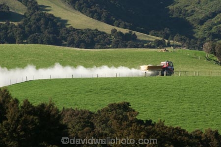 agricultural;agriculture;country;countryside;farm;farming;farmland;farms;field;fields;grass;grassy;meadow;meadows;new-zealand;paddock;paddocks;pasture;pastures;rural;south-island;taieri;truck;fertiliser;trucks;fertilise;fertilisers;fertislize;fertilizer;fertilizers;super_phosphate;super-phosphate;superphosphate;dust;spread;spreader;spray;spraying;spreading;strath-taieri