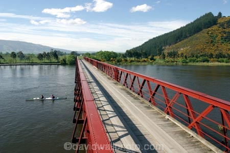 Southern-Traverse;Southern-Traverse-2003;Southern-Traverse-Adventure-Race;Dunedin;Otago;New-Zealand;Team-Omnigraphics;Omnigraphics;Sponsor;Sponsored;athlete;athletes;endure;endurance;stamina;challenge;effort;marathon;long-distance;long_distance;team;teams;team-member;team-members;team_member;team_members;competition;competitor;competitors;race;racing;canoe;canoes;canoeing;kayak;kayaks;kayaking;kayaker;kayakers;paddle;paddles;paddling;water;river;henly-river;bridge;bridges;red-bridge;crossing;long-bridge;under-the-bridge;under-bridge