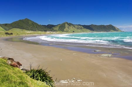 beach;beaches;coast;coastal;coastline;East-Cape;east-coast;Eastland;new-zealand;north-is.;north-island;ocean;oceans;sand;sandy;sea;shore;shoreline;surf;wave;waves