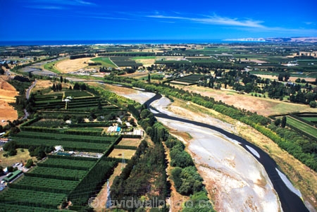 aerials;rivers;riverbed;hill-country;shingle;gravel;river-course;scenic;country;countryside;peaks;hills;river-valley