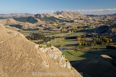 agricultural;agriculture;autuminal;autumn;autumn-colour;autumn-colours;autumnal;color;colors;colour;colours;country;countryside;dangerous;deciduous;fall;farm;farming;farmland;farms;field;fields;fitness;Hawkes-Bay;hill;hills;jogger;joggers;mountain-runner;mountain-runners;N.I.;N.Z.;New-Zealand;NI;North-Island;NZ;runner;runners;rural;season;seasonal;seasons;steep;Te-Mata-Peak;tree;trees;Tukituki-Valley