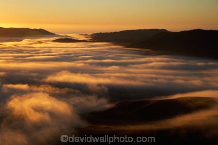 break-of-day;cloud;clouds;cloudy;dawn;dawning;daybreak;first-light;fog;foggy;fogs;Hawkes-Bay;mist;mists;misty;morning;N.I.;N.Z.;New-Zealand;NI;North-Island;NZ;sunrise;sunrises;sunup;Te-Mata-Peak;view;views