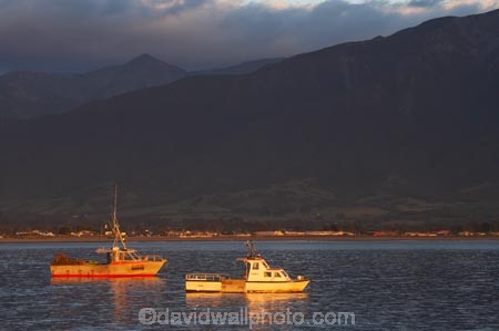 boat;boats;calm;calmness;coast;coastal;coastline;coastlines;coasts;dawn;early-light;early-morning;fishing-boat;fishing-boats;Kaikoura;Kaikoura-Coast;Marlborough;N.Z.;New-Zealand;NZ;ocean;oceans;Pacific-Ocean;S.I.;sea;Seaward-Kaikoura-Range;Seaward-Kaikoura-Ranges;shore;shoreline;shorelines;shores;SI;South-Island;still;stillness;water