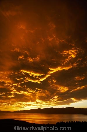 coast;coastal;coastline;coastlines;coasts;dusk;evening;Kaikoura;Kaikoura-Coast;Marlborough;N.Z.;New-Zealand;nightfall;NZ;ocean;oceans;orange;Pacific-Ocean;S.I.;sea;shore;shoreline;shorelines;shores;SI;sky;South-Bay;South-Island;sunset;sunsets;twilight;water