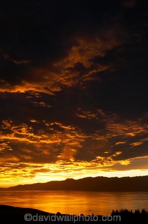 coast;coastal;coastline;coastlines;coasts;dusk;evening;Kaikoura;Kaikoura-Coast;Marlborough;N.Z.;New-Zealand;nightfall;NZ;ocean;oceans;orange;Pacific-Ocean;S.I.;sea;shore;shoreline;shorelines;shores;SI;sky;South-Bay;South-Island;sunset;sunsets;twilight;water