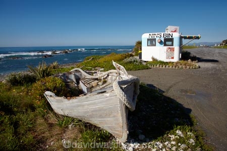 boat;boats;caravan;caravans;crayfish;crayfish-shop;dinghies;dinghy;dories;dory;fast-food;food-shop;food-shops;Kaikoura;Kaikoura-Coast;lobster;lobster-shop;lobsters;Marlborough;N.Z.;New-Zealand;Nins-Bin-Lobster-Caravan;NZ;roadside-shop;roadside-shops;roadside-stall;roadside-stalls;row-boat;row-boats;rowboat;rowboats;S.I.;shop;shops;SI;South-Is;South-Is.;South-Island;stall;Sth-Is;takeaway;takeaways;wooden-boat;wooden-dinghy