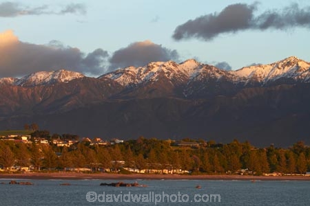 break-of-day;cloud;clouds;coast;coastal;coastline;coastlines;coasts;dawn;dawning;daybreak;first-light;Kaikoura;Kaikoura-Coast;Kaikoura-Range;Kaikoura-Ranges;Marlborough;morning;mountain;mountains;New-Zealand;NZ;ocean;oceans;Pacific-Ocean;range;ranges;S.I.;sea;seas;Seaward-Kaikoura-Range;Seaward-Kaikoura-Ranges;shore;shoreline;shorelines;shores;snow;snow-capped;snowy;South-Is;South-Island;Sth-Is;sunrise;sunrises;sunup;water