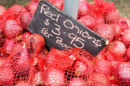 colorful;colourful;commerce;commercial;food;food-market;food-markets;food-stall;food-stalls;Fruit-and-Vegetable-Stall;fruit-market;fruit-markets;Lower-North-Island;market;market-place;market_place;marketplace;markets;N.I.;N.Z.;New-Zealand;NI;North-Island;NZ;Onion;Onions;produce;produce-market;produce-markets;product;products;Red-Onion;Red-Onions;retail;retailer;retailers;shop;shopping;shops;stall;stalls;Tararua;vegetable;vegetable-market;vegetable-markets;vegetable-stall;vegetable-stalls;vegetables;Woodville
