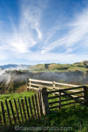 agricultural;agriculture;country;countryside;farm;farming;farmland;farms;fence;fenceline;fencelines;fences;field;fields;Kawhatau-Valley;meadow;meadows;N.I.;N.Z.;New-Zealand;NI;North-Island;NZ;paddock;paddocks;pasture;pastures;Rangitikei;rural;valley;valleys