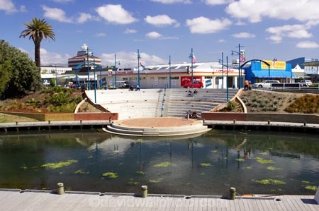 amphitheatre;amphitheatres;Blenheim;Marlborough;New-Zealand;palm;palm-tree;palm-trees;palms;river;rivers;Riverside-Park;South-Island;Taylor-River;waterside