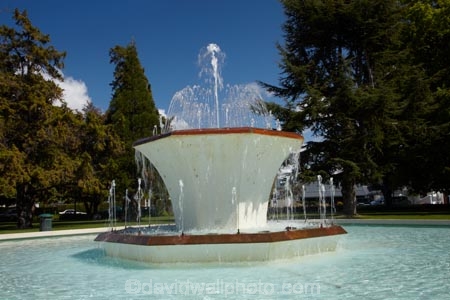 Blenheim;fountain;fountains;Marlborough;N.Z.;New-Zealand;NZ;palm;palm-tree;palm-trees;palms;S.I.;Seymour-Fountain;Seymour-Square;SI;South-Is;South-Is.;South-Island;Sth-Is;water