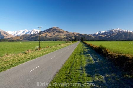 agricultural;agriculture;canterbury;centre-line;centre-lines;centre_line;centre_lines;centreline;centrelines;country;countryside;crop;crops;driving;farm;farming;farmland;farms;field;fields;highway;highways;horticulture;meadow;meadows;Methven;Mountains;New-Zealand;open-road;open-roads;paddock;paddocks;pasture;pastures;peneplain;plain;plains;pole-line;pole-lines;road;road-trip;roads;rural;South-Island;straight;transport;transportation;travel;traveling;travelling;trip