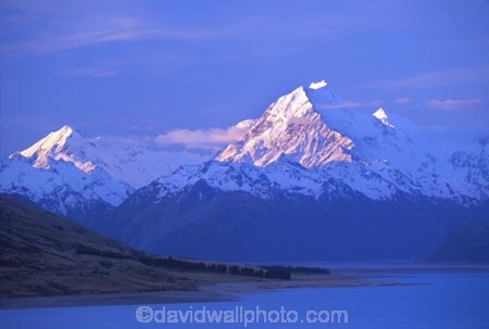 aoraki;aoraki-mt.-cook;canterbury;color;colors;colour;colours;high;highest;icon;jagged;landmark;main-divide;morning;mount-cook;mountain;mountains;mt-cook;mt.-cook;new-zealand;peak;peaks;ridge;ridgeline;snow;snow-cap;snow-capped;snow-line;snow_covered;snow_line;southern-alps;summit;summits;white