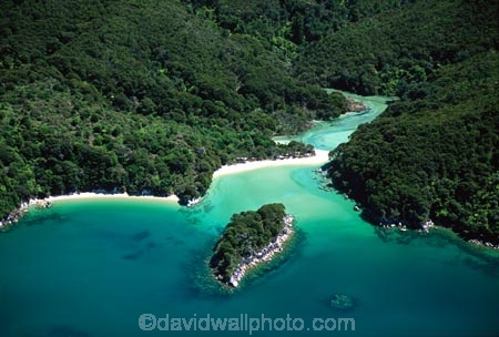 colour;colours;color;colors;green;aqua;sea;ocean;water;inlet;lagoon;inlets;lagoons;estuary;estuaries;aerials;kayaking;tidal;tide;tides;beach;beaches;sand;abel-tasman;national-park;national-parks;aerial;coast;coastal;shore;shoreline;shore-line;shore_line;coastline;coast_line;coast-line;south-island;new-zealand;mosquito-bay;bat;island;islands