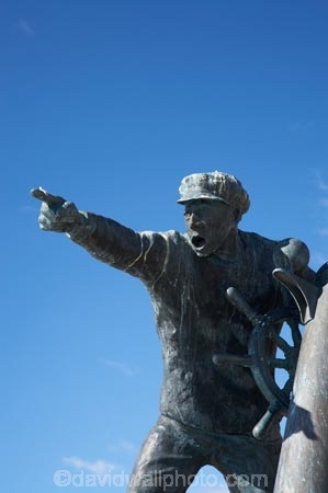 memorials;N.Z.;Nelson;Nelson-City;Nelson-Region;New-Zealand;NZ;public-art-work;public-art-works;S.I.;sculpture;sculptures;SI;South-Is.;South-Island;statue;Sunderland-Pier;The-Seafarers-Memorial;Wakefield-Quay