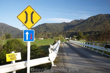 Aorere-Valley;bridge;bridges;Golden-Bay;Kaituna-River;N.Z.;narrow-bridge;narrow-bridges;Nelson-Region;New-Zealand;NZ;one-lane-bridge;one-lane-bridges;one_lane-bridge;one_lane-bridges;road-bridge;road-bridges;S.I.;SI;sign;signs;South-Is.;South-Island;traffic-bridge;traffic-bridges;Wakamarama-Range