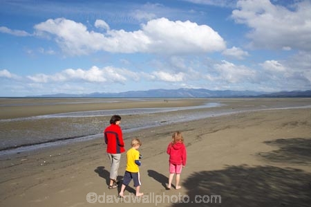 beach;beaches;child;children;coast;coastal;coastline;Collingwood;families;family;Golden-Bay;kids;model-release;model-released;mother;mothers;N.Z.;Nelson-Region;New-Zealand;NZ;ocean;oceans;people;person;S.I.;sand;sandy;shore;shoreline;SI;South-Is.;South-Island