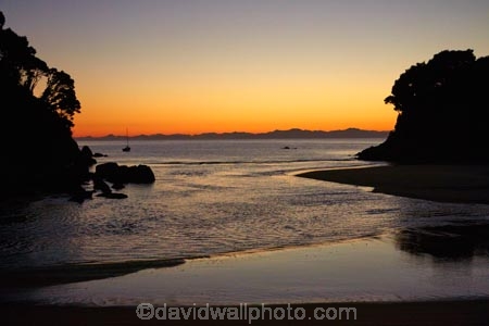 Abel-Tasman;Abel-Tasman-N.P.;Abel-Tasman-National-Park;Abel-Tasman-NP;beach;beaches;coast;coastal;coastline;coastlines;coasts;dusk;estuaries;estuary;evening;hot;inlet;inlets;island;islands;lagoon;lagoons;morning;Mosquito-Bay;N.Z.;national-park;national-parks;Nelson-Region;New-Zealand;night;NZ;ocean;oceans;S.I.;sea;seas;shore;shoreline;shorelines;shores;silhouette;silhouettes;South-Is;South-Island;Sth-Is;summer;sunrise;sunrises;Tasman-Bay;Tasman-District;tidal;tide;twilight;water