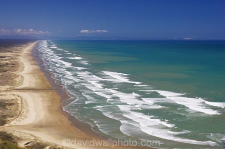 aerial;aerials;beach;beaches;beautiful;bluff;coast;coastal;coastline;far-north;new-zealand;Ninety-Mile-Beach;north-is.;north-island;northland;ocean;sand;scenic;sea;shore;shoreline;straight;tasman-sea;te-wakatehaua;the-bluff;tourism;tourist;tourists;water;waterside;waves