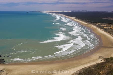 aerial;aerials;beach;beaches;beautiful;bluff;coast;coastal;coastline;far-north;new-zealand;Ninety-Mile-Beach;north-is.;north-island;northland;ocean;sand;scenic;sea;shore;shoreline;straight;tasman-sea;te-wakatehaua;the-bluff;tourism;tourist;tourists;water;waterside;waves