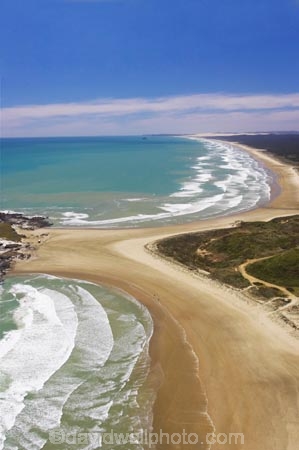 aerial;aerials;beach;beaches;beautiful;bluff;coast;coastal;coastline;far-north;new-zealand;Ninety-Mile-Beach;north-is.;north-island;northland;ocean;sand;scenic;sea;shore;shoreline;straight;tasman-sea;te-wakatehaua;the-bluff;tourism;tourist;tourists;water;waterside;waves